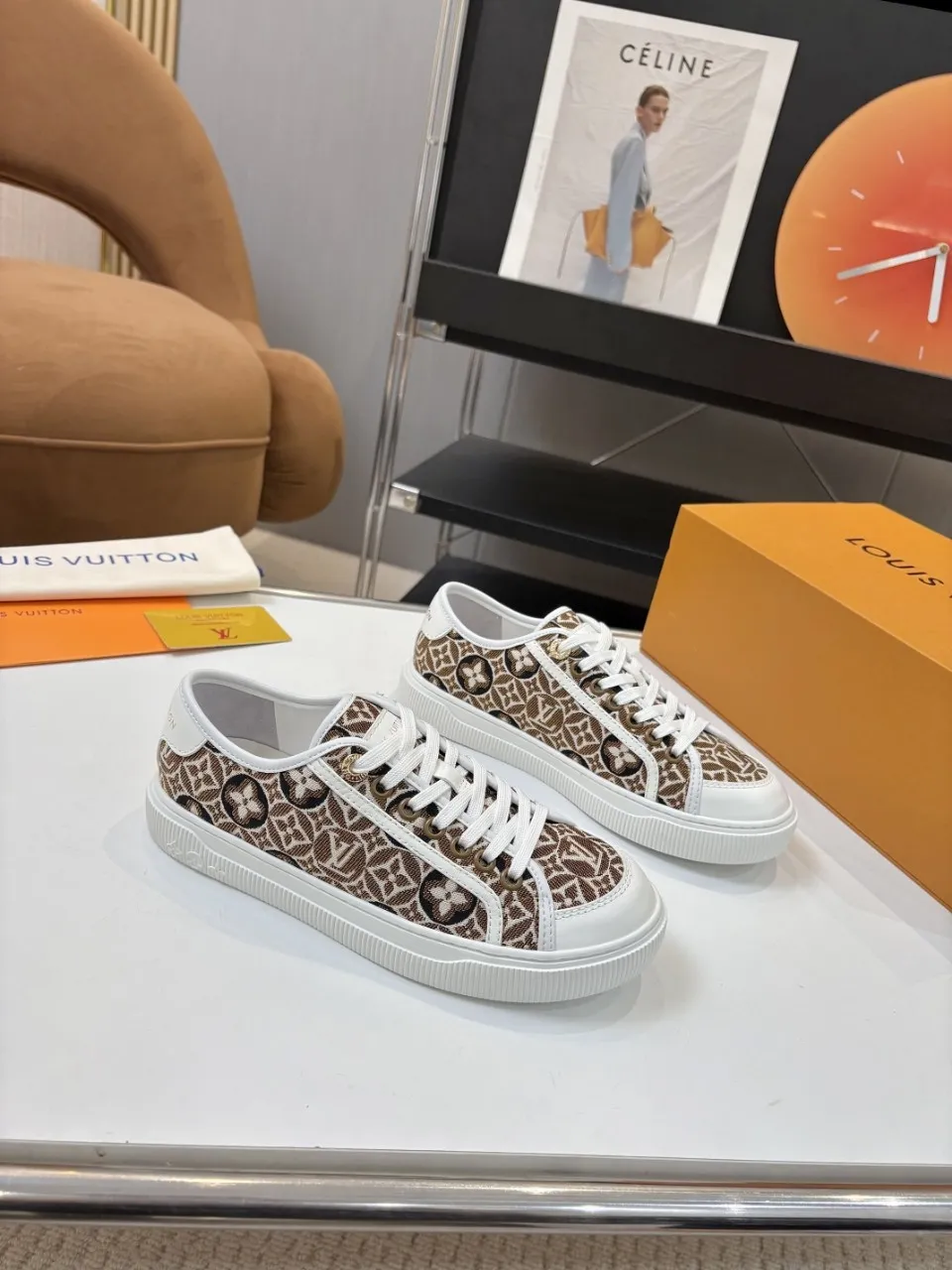 p580🐮🐮 LV couple skate shoes｜Classic jacquard, the ultimate code for a sweet outing! 👫** This pair of shoes is Louis Vuitton's love letter to fashionistas💌 - **classic presbyopic skate shoes**, the perfect choice for couples to go out on the street!  🔸 **Luxury details are a must-have**: Jacquard fabric  🔸 **So comfortable that you don’t want to take it off**: The sheepskin lining is skin-friendly and breathable, warm in autumn and winter without stuffing your feet, refreshing in spring and summer without being sticky, and you can wear it with a high-end feel in all seasons!  🔸 **Steady sense of security**: Non-slip rubber outsole, perfect grip, accompanying you through romantic streets.  **💑 Couple outfit inspiration**: ▪️ For boys, pair with leggings + baseball cap for a trendy street look!  ▪️ Girls can wear short skirts or shark pants, and the sweet and cool style is easy to choose~ **#Louis Vuitton #couple shoes #presbyopia classic** **👉 Click to collect and become the most fashionable CP in the circle of friends with him! ** Fabric: Imported cowhide/classic jacquard fabric Lining: Sheepskin lining Sole: Original rubber sole Size: Women’s size 35-42 (40/41/42 customized) Men’s size 39-45 (39.45 customized)